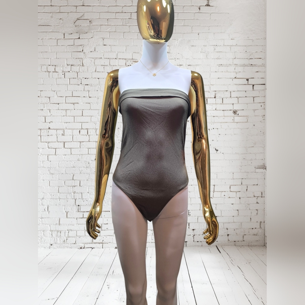 MISSGUIDED Body de tubo con solapa con detalle metálico